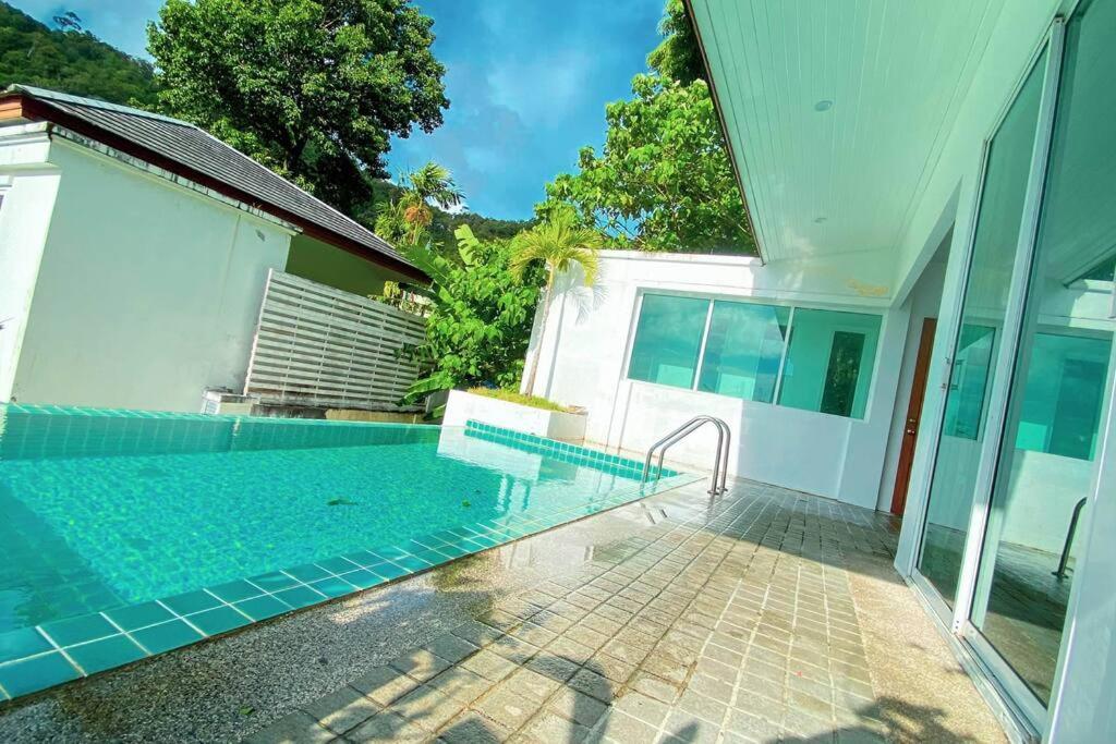 3 Bdr Pool Villa Patong 芭东3卧室泳池别墅 远海景 Bagian luar foto