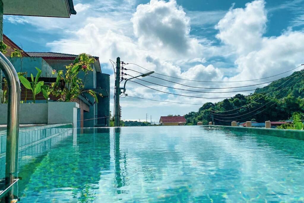 3 Bdr Pool Villa Patong 芭东3卧室泳池别墅 远海景 Bagian luar foto